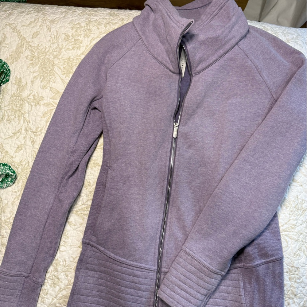 Lululemon coat
Size 8 
Great condition
